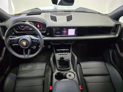 Certified 2025 Porsche Cayenne S AWD/4WD image 19