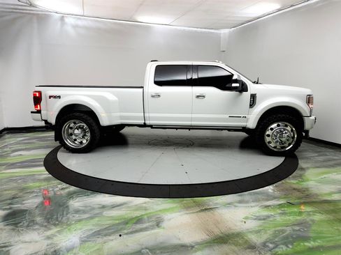 Used 2021 Ford F450 Platinum w/ FX4 Off-Road Package image 4