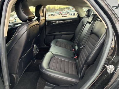 Used 2017 Ford Fusion SE w/ Equipment Group 201A image 13