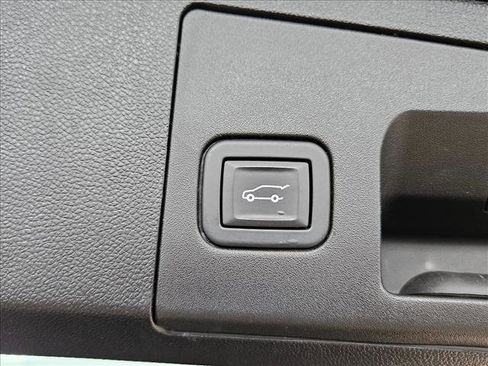 Used 2021 Cadillac XT4 Premium Luxury FWD image 24
