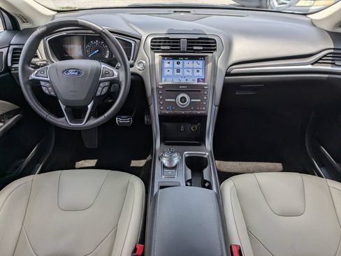 Used 2018 Ford Fusion Titanium FWD image 16