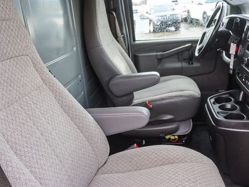 Used 2022 Chevrolet Express 3500 w/ Driver Convenience Package image 35