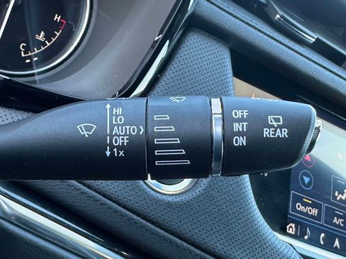 Certified 2022 Cadillac XT5 Premium Luxury image 17