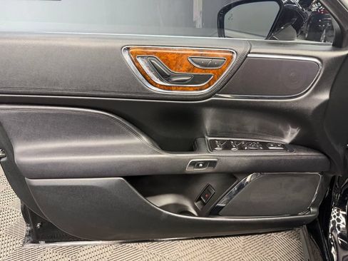 Used 2017 Lincoln Continental Select AWD/4WD image 36
