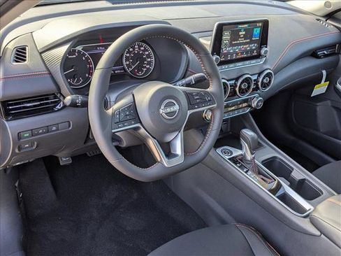 Certified 2025 Nissan Sentra SR FWD image 3