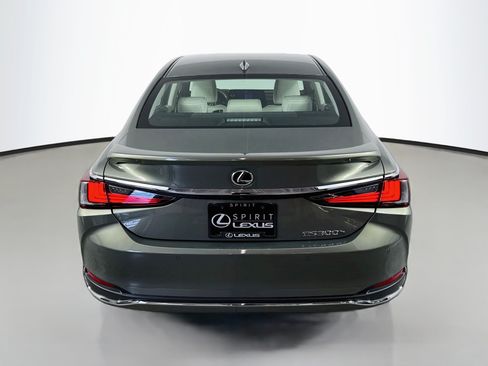 Used 2025 Lexus ES 300h Ultra Luxury w/ Accessory Package (Z2) FWD image 6