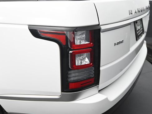 Used 2016 Land Rover Range Rover HSE image 13