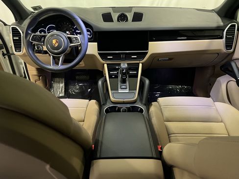 Certified 2022 Porsche Cayenne image 17