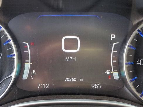 Used 2024 Chrysler Pacifica Touring-L FWD image 34