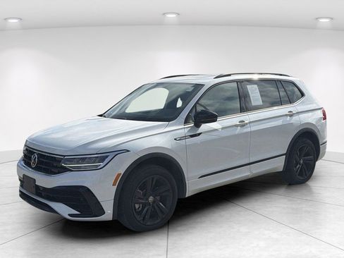 Used 2024 Volkswagen Tiguan SE R-Line AWD/4WD image 8