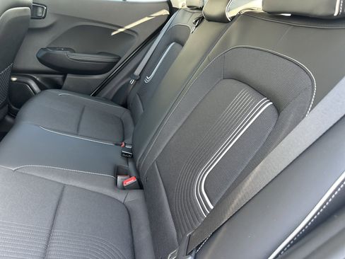 Used 2024 Hyundai Venue Limited image 12