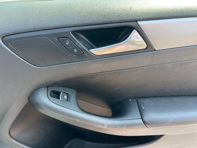 Used 2014 Volkswagen Jetta SE FWD image 27