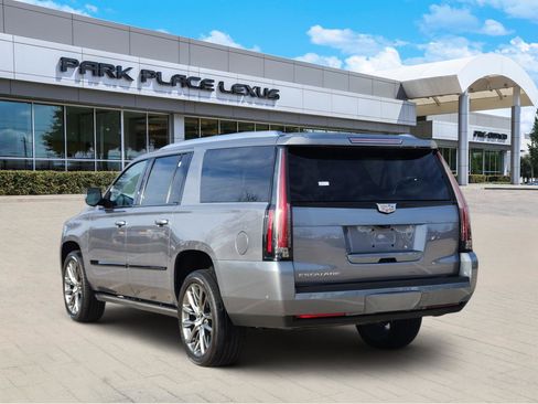 Used 2020 Cadillac Escalade ESV Premium Luxury image 4
