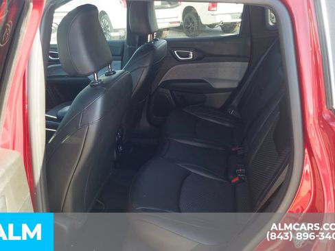 Used 2025 Jeep Compass Latitude AWD/4WD image 9