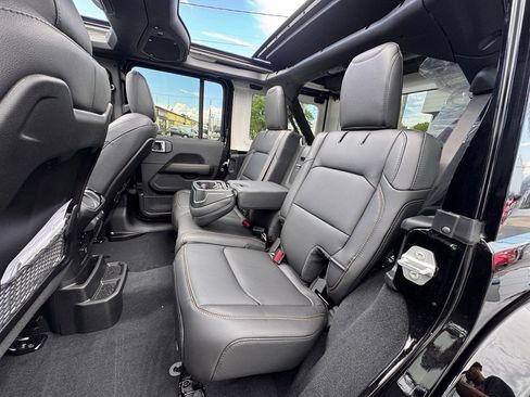 New 2026 Jeep Wrangler Unlimited Sahara AWD/4WD image 15