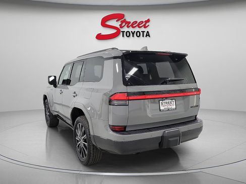 Used 2024 Lexus GX 550 image 2