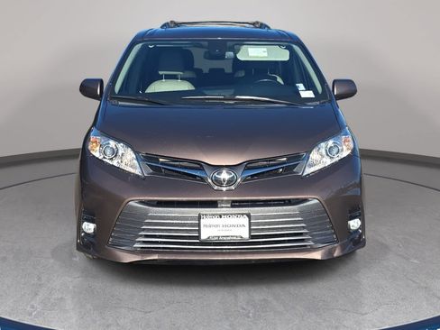 Used 2018 Toyota Sienna XLE w/ XLE Navigation Package AWD/4WD image 3