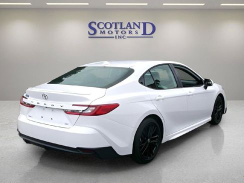 Used 2025 Toyota Camry SE FWD image 6