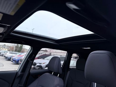 Used 2025 Subaru Forester Premium image 9