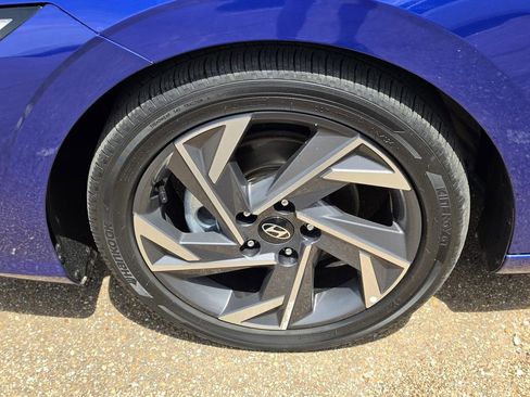 Used 2025 Hyundai Elantra SEL FWD image 5