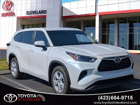 Used 2023 Toyota Highlander L image 1