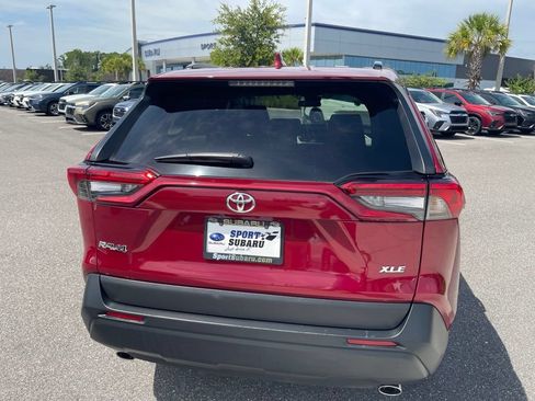 Used 2021 Toyota RAV4 XLE w/ Convenience Package FWD image 6