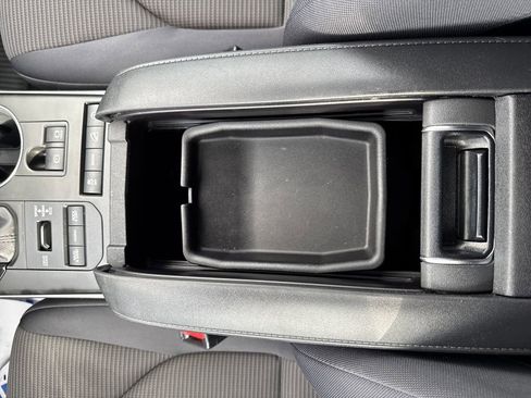 Used 2020 Toyota Highlander LE image 29