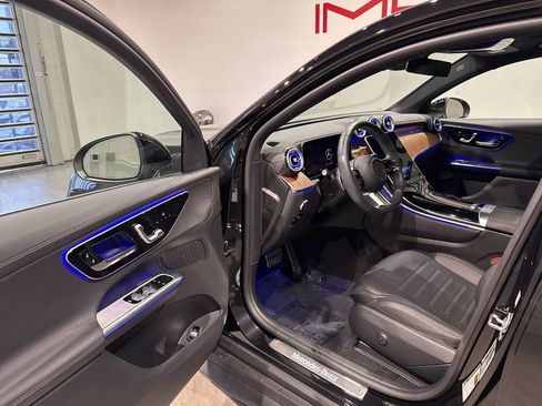 Used 2025 Mercedes-Benz GLC 300 4MATIC image 11