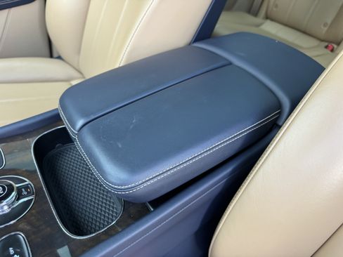 Used 2019 Bentley Bentayga AWD/4WD image 22