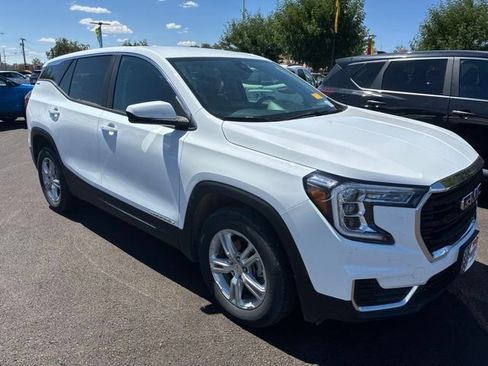 Used 2024 GMC Terrain SLE FWD image 3