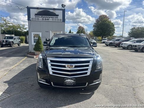 Used 2017 Cadillac Escalade Premium Luxury image 2