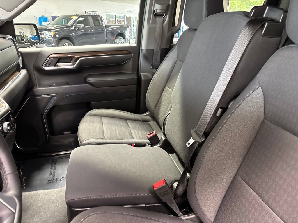 Used 2024 Chevrolet Silverado 1500 LT AWD/4WD image 26
