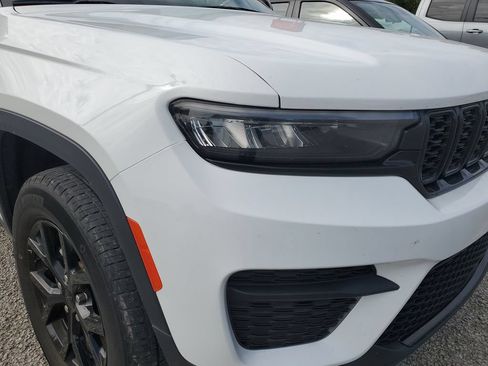 Used 2024 Jeep Grand Cherokee Altitude RWD image 2