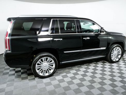 Used 2018 Cadillac Escalade Platinum AWD/4WD image 2