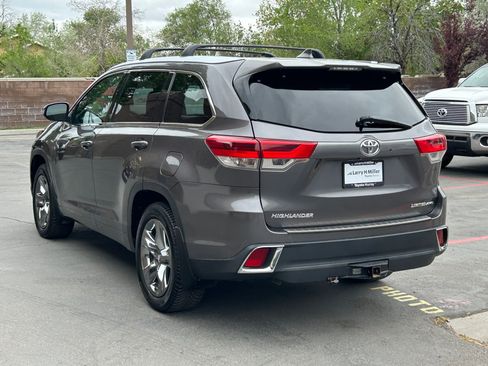Used 2018 Toyota Highlander Limited Platinum image 3