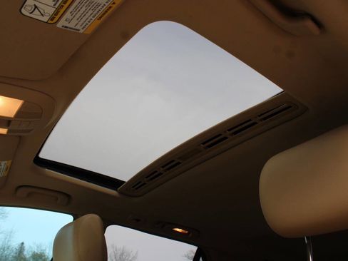 Used 2011 Mercedes-Benz ML 350 4MATIC w/ Premium 1 Pkg image 14