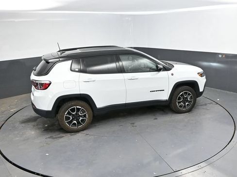 Used 2025 Jeep Compass Trailhawk AWD/4WD image 38
