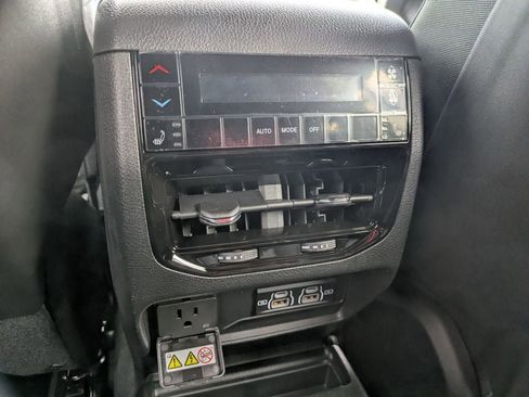 New 2025 Jeep Grand Cherokee L Limited w/ Luxury Tech Group II image 23