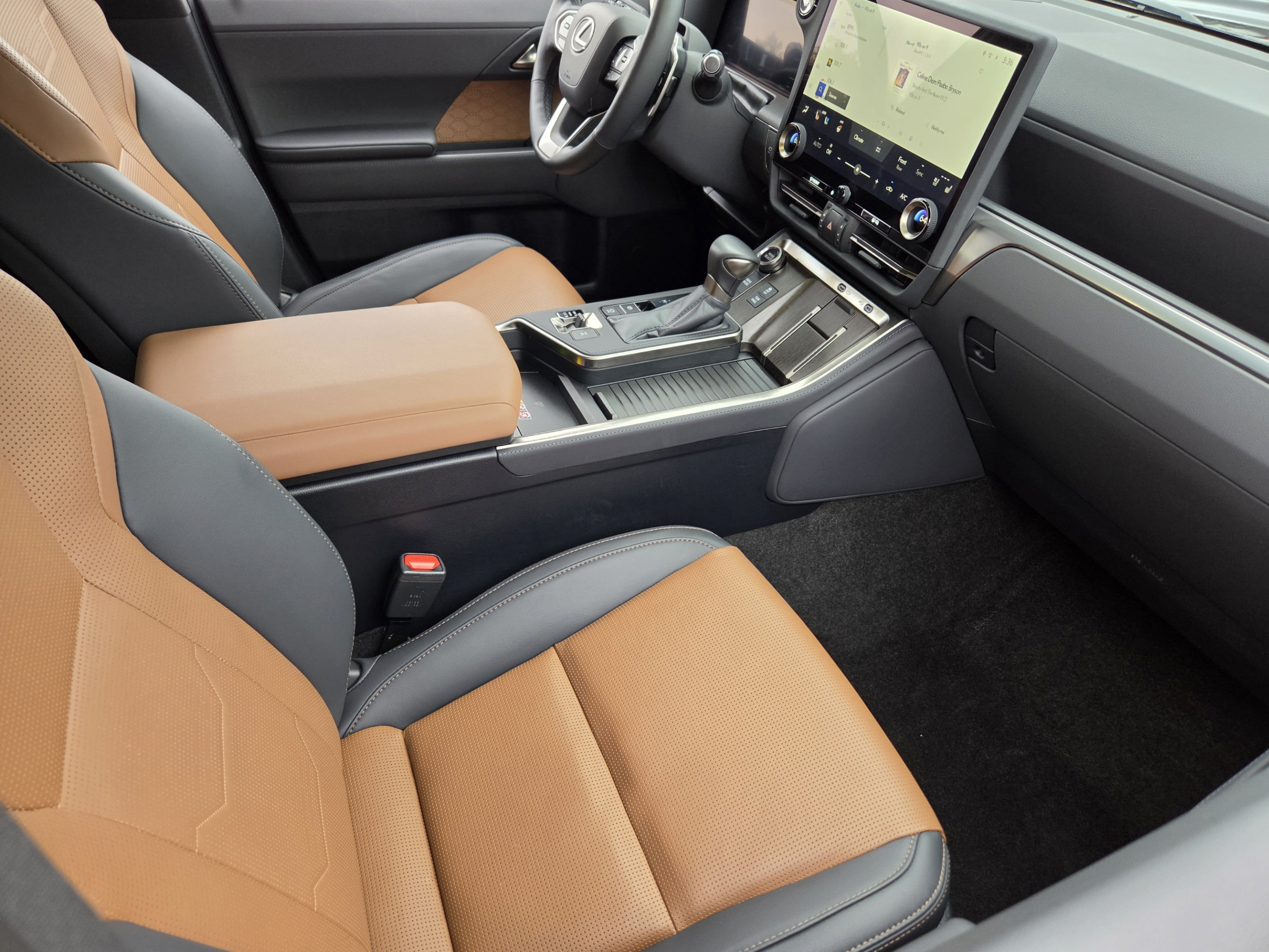 Used 2024 Lexus GX 550 w/ Accessory Package (Z1) AWD/4WD image 7