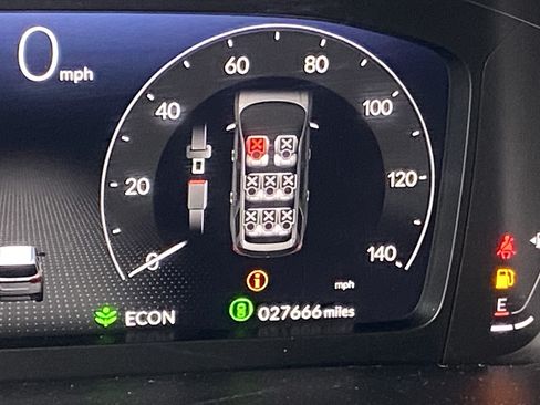 Used 2025 Honda Pilot Black Edition image 8