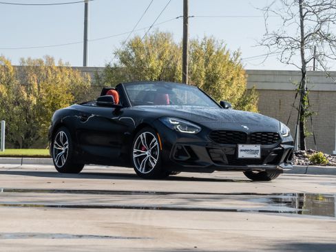 Certified 2025 BMW Z4 M40i w/ Premium Package image 2