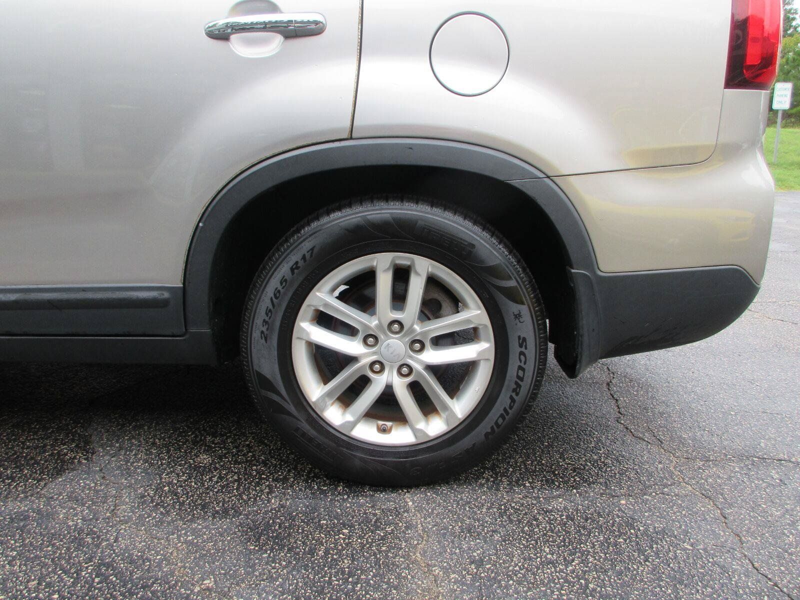 Used 2014 Kia Sorento LX FWD image 22