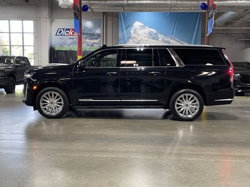 Used 2023 Cadillac Escalade ESV Premium Luxury AWD/4WD image 2