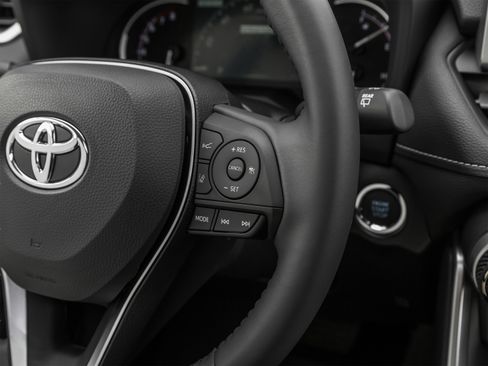 Used 2020 Toyota RAV4 LE FWD image 51
