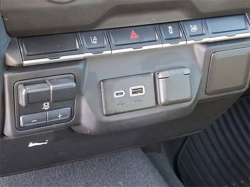 Used 2025 Chevrolet Silverado 2500 Custom image 11