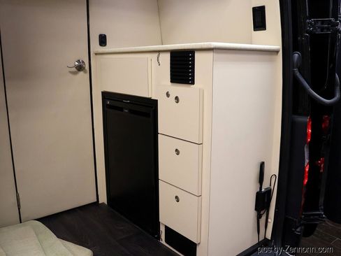 Used 2018 Mercedes-Benz Sprinter 3500 image 28