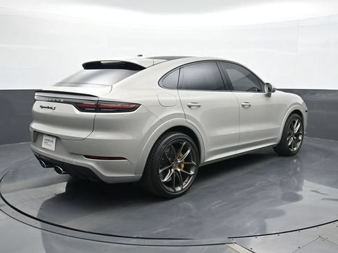 Certified 2021 Porsche Cayenne Turbo S w/ Lightweight Sport Package AWD/4WD image 23