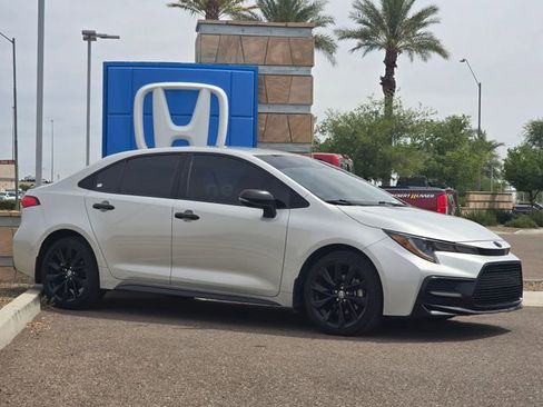 Used 2021 Toyota Corolla SE image 3