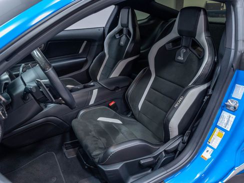 Used 2022 Ford Mustang Shelby GT500 w/ Carbon Fiber Track Pack RWD image 8
