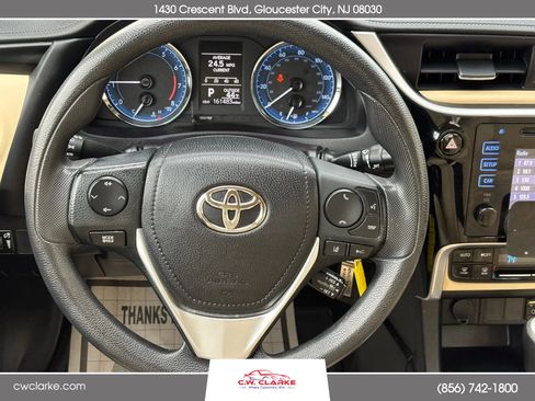 Used 2017 Toyota Corolla LE image 18